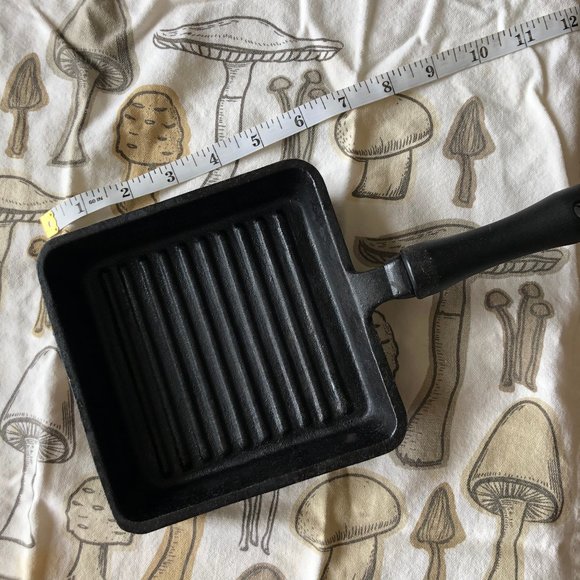 *Sold* Cast Iron Sandwich Press - Picture 3 of 8